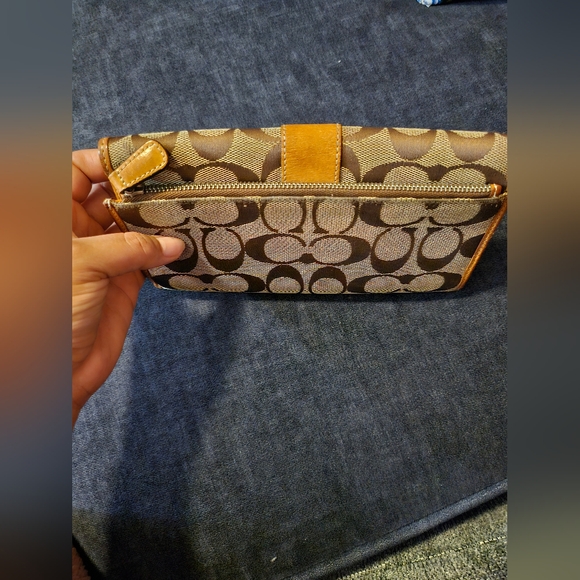 Coach Hampton Vintage Signature Jacquard Wallet - Picture 4 of 8